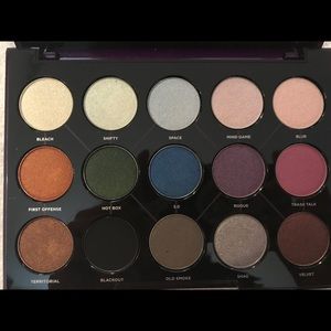Urban Decay Makeup - Urban Decay Distorted Palette. Urban Decay Makeup - Urban Decay Distorted Palette.